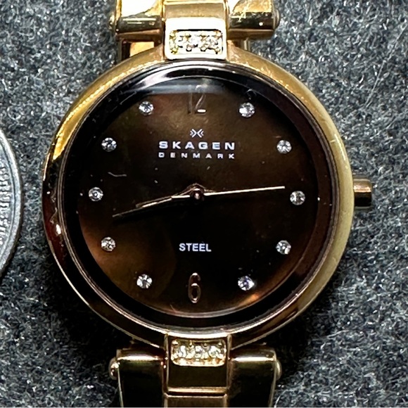 Skagen Denmark Vintage Women’s Watch Restored Gold Color With Crystals - Picture 3 of 11